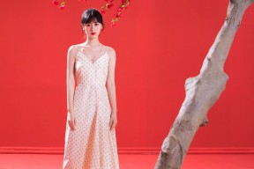 爱游戏中国-奥预赛中国女足战平 球迷鼓励坚持不懈，中国女足发布奥预赛次回合海报